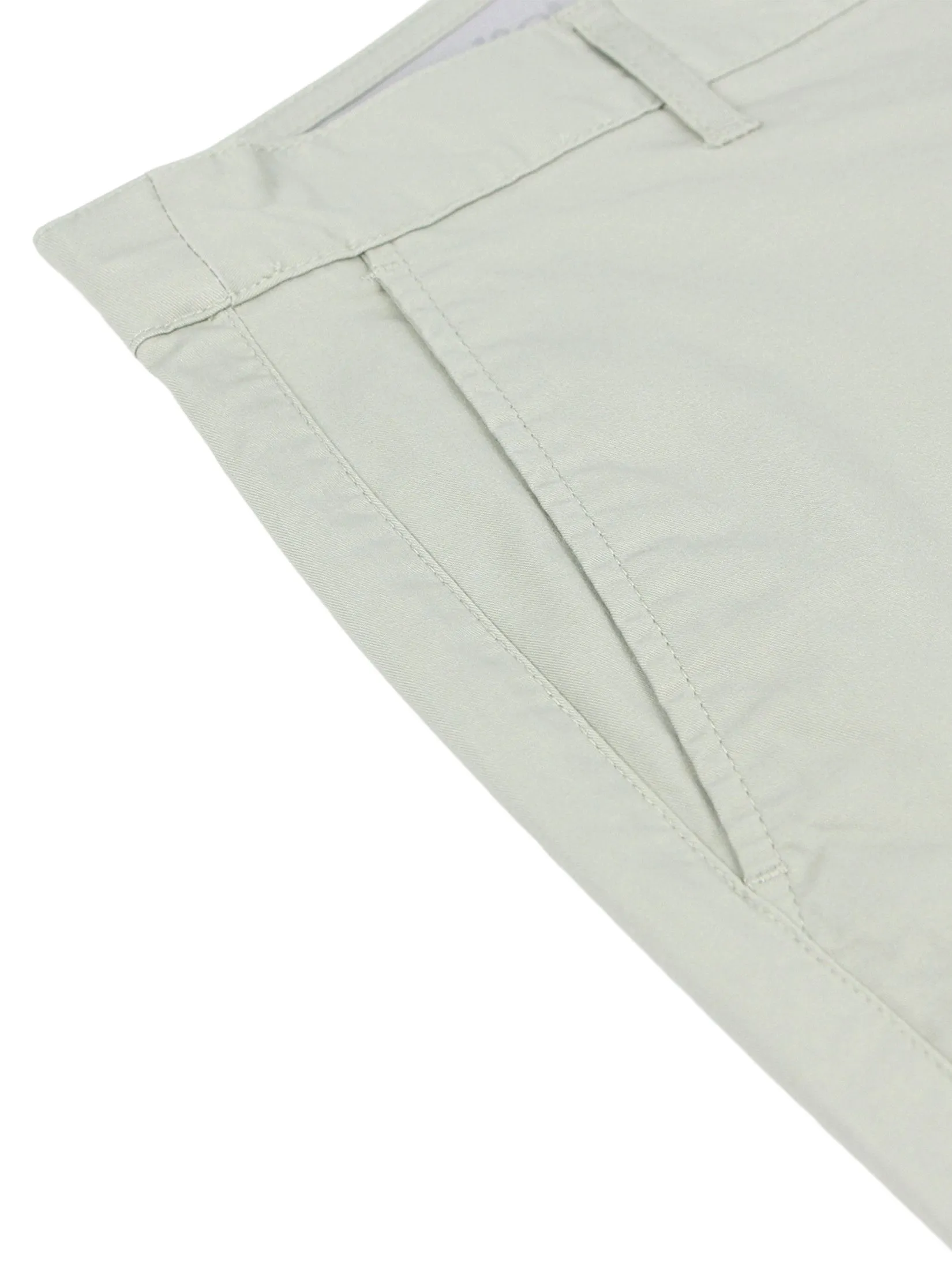 GIORDANO Men's Slim Taper Shorts (180° Elastic Waist) Budding Green