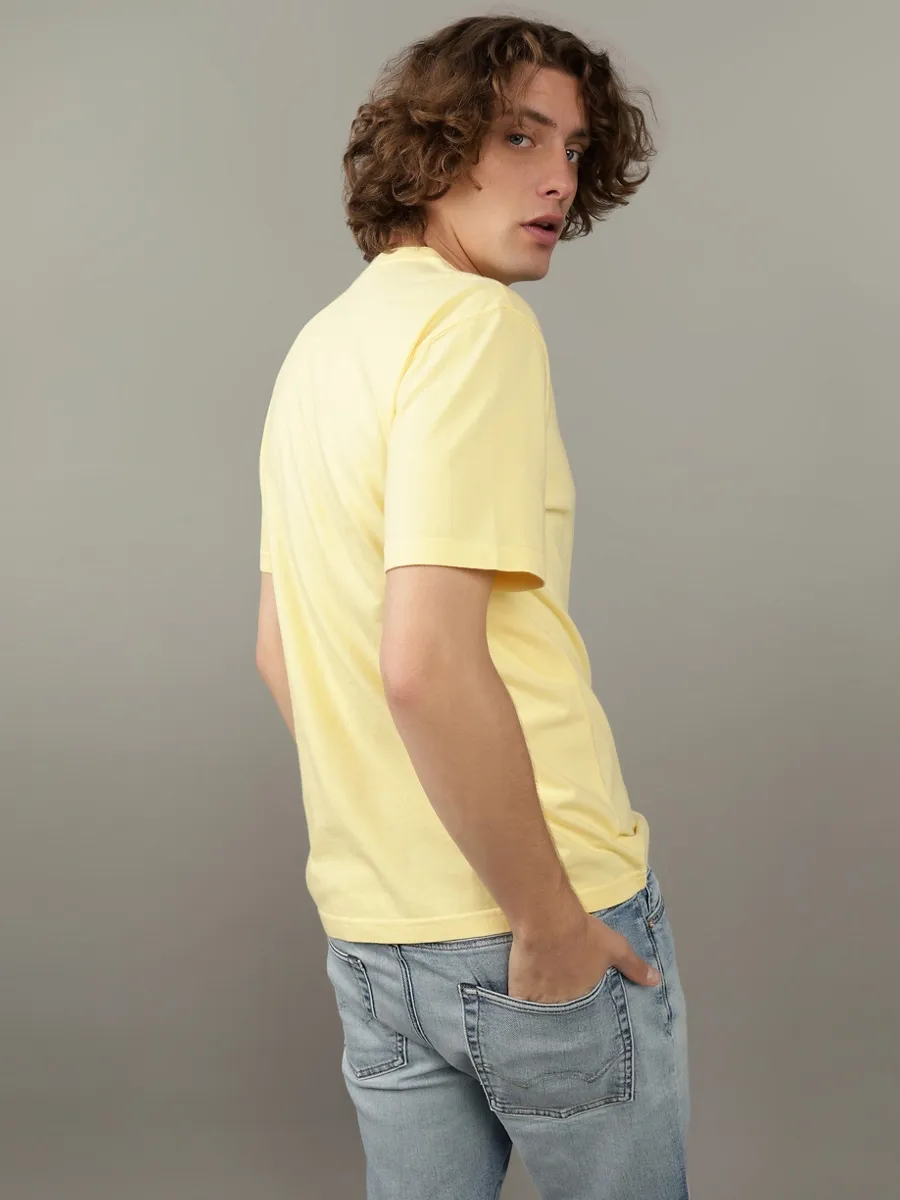 AMERICAN EAGLE MEN K - INTL SS BUTLER TEE RGD 799 YELLOW INFUSION
