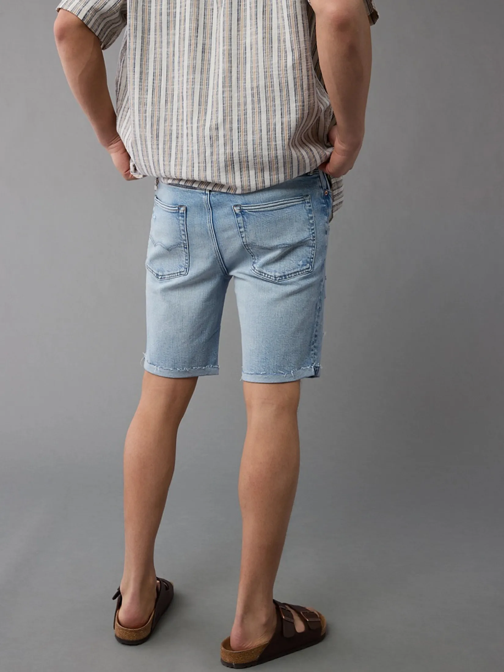 AMERICAN EAGLE MEN LIGHT W/ GLUEBACK DENIM CUTOFF SHORT - CUT & CUFF 943 DESTROYED BRIGHT