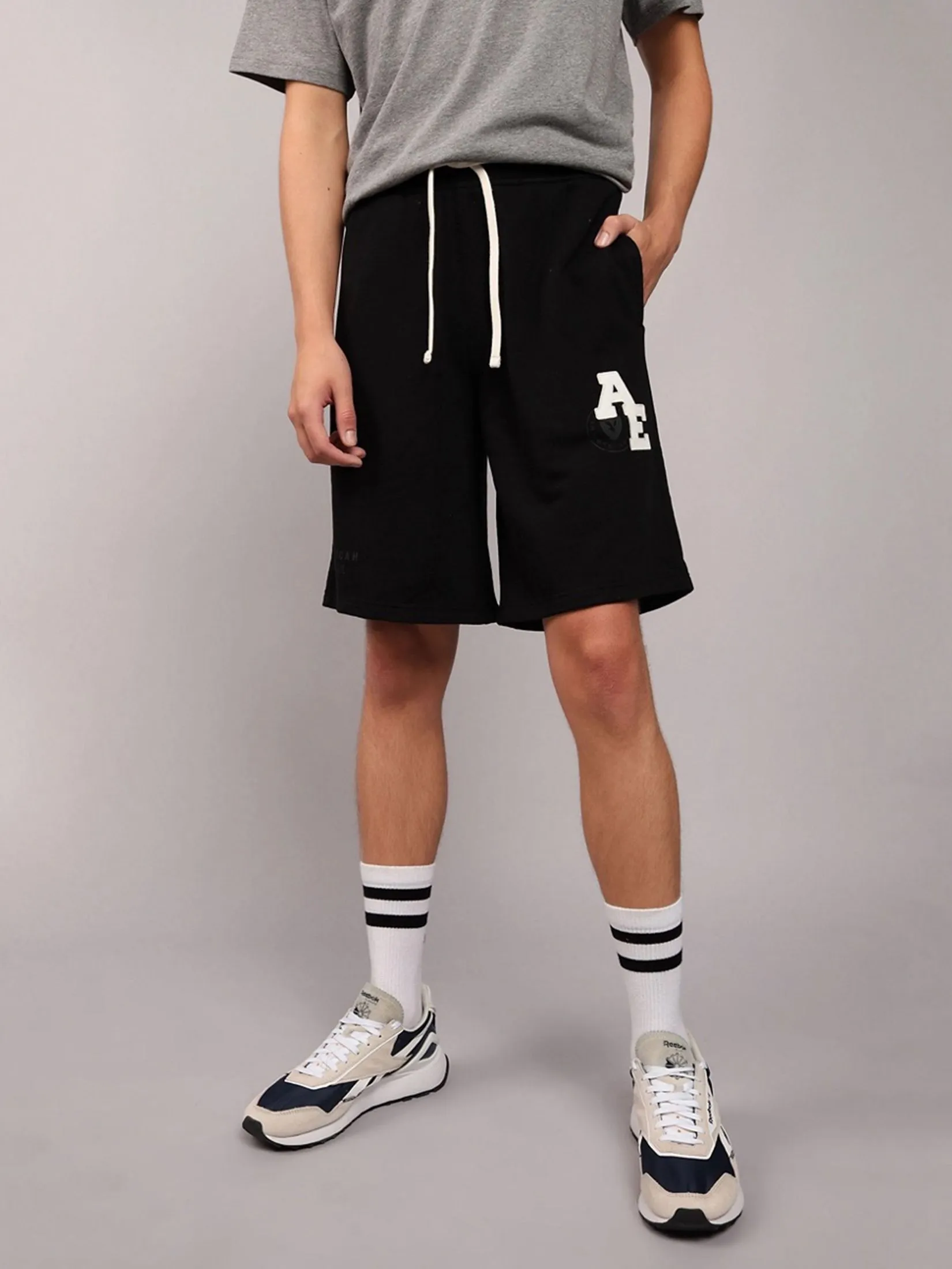 AMERICAN EAGLE MEN 7780 INTL HERITAGE SWEAT SHORT 001 BLACK