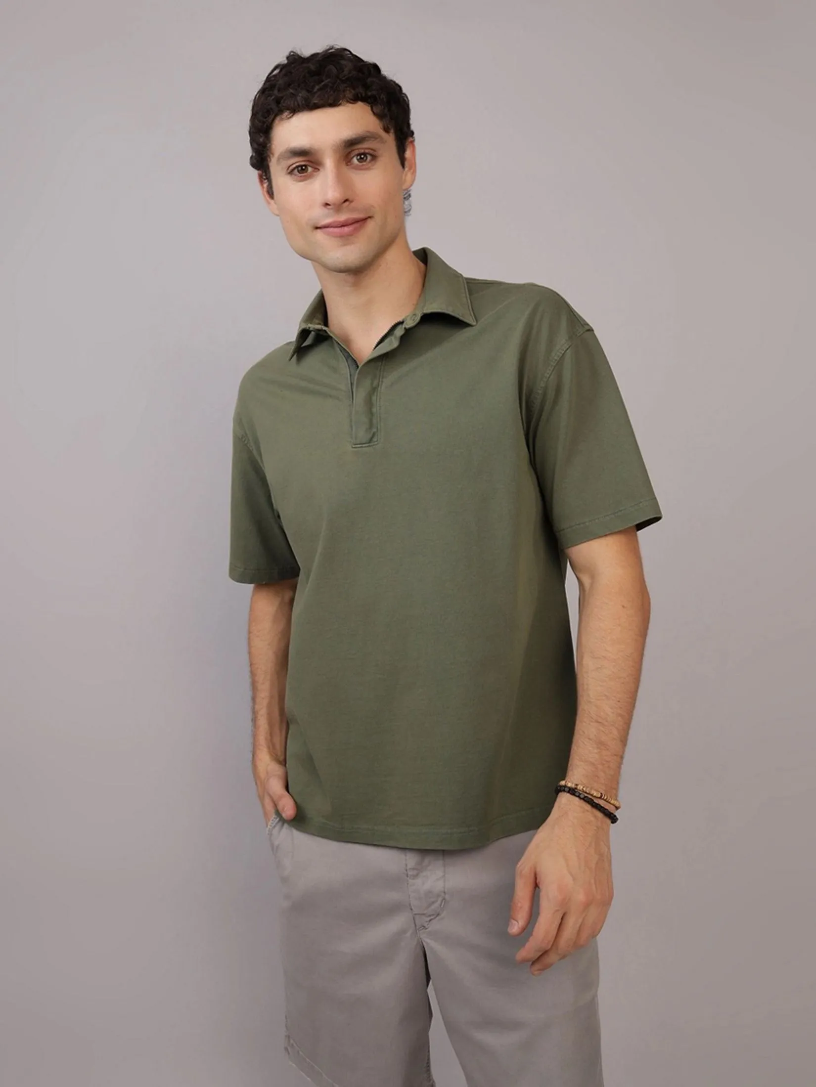 AMERICAN EAGLE MEN P - LT WT AUGUSTANA OVS ZIP POLO 309 OLIVE
