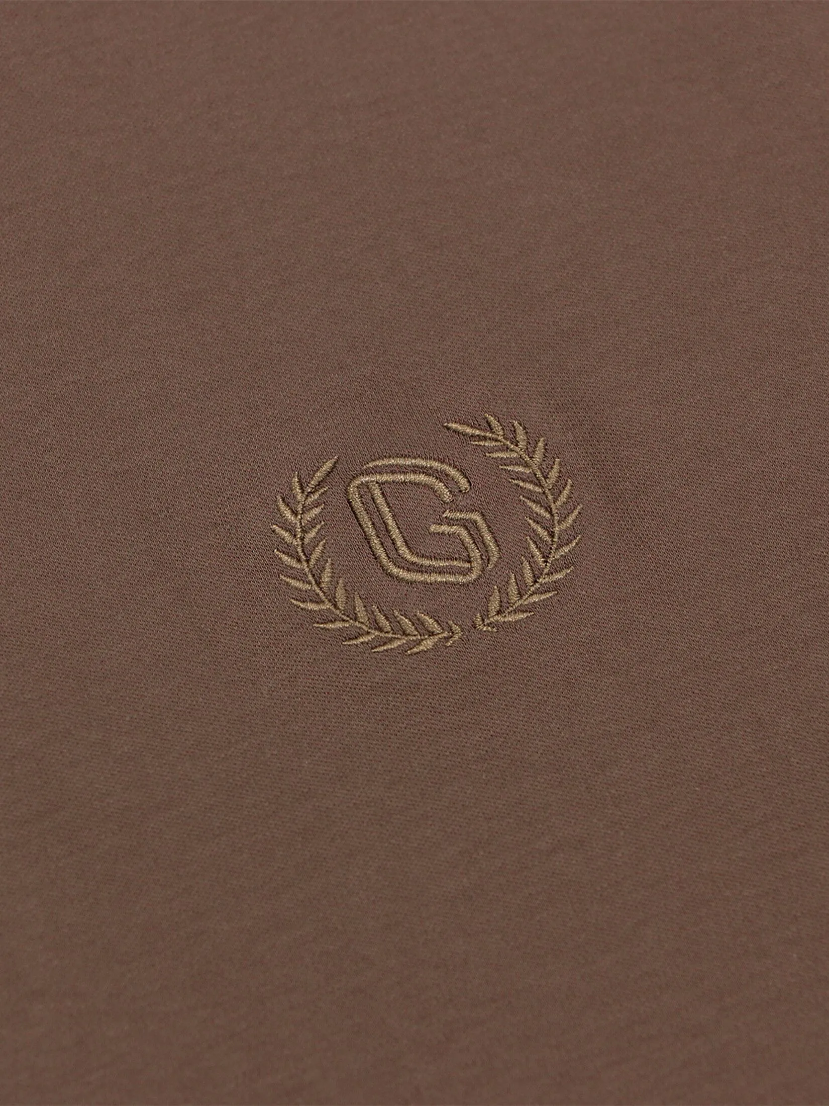 GIORDANO Men's Interlock Embroidery Tee (Liquid Touch) Cocoa Brown