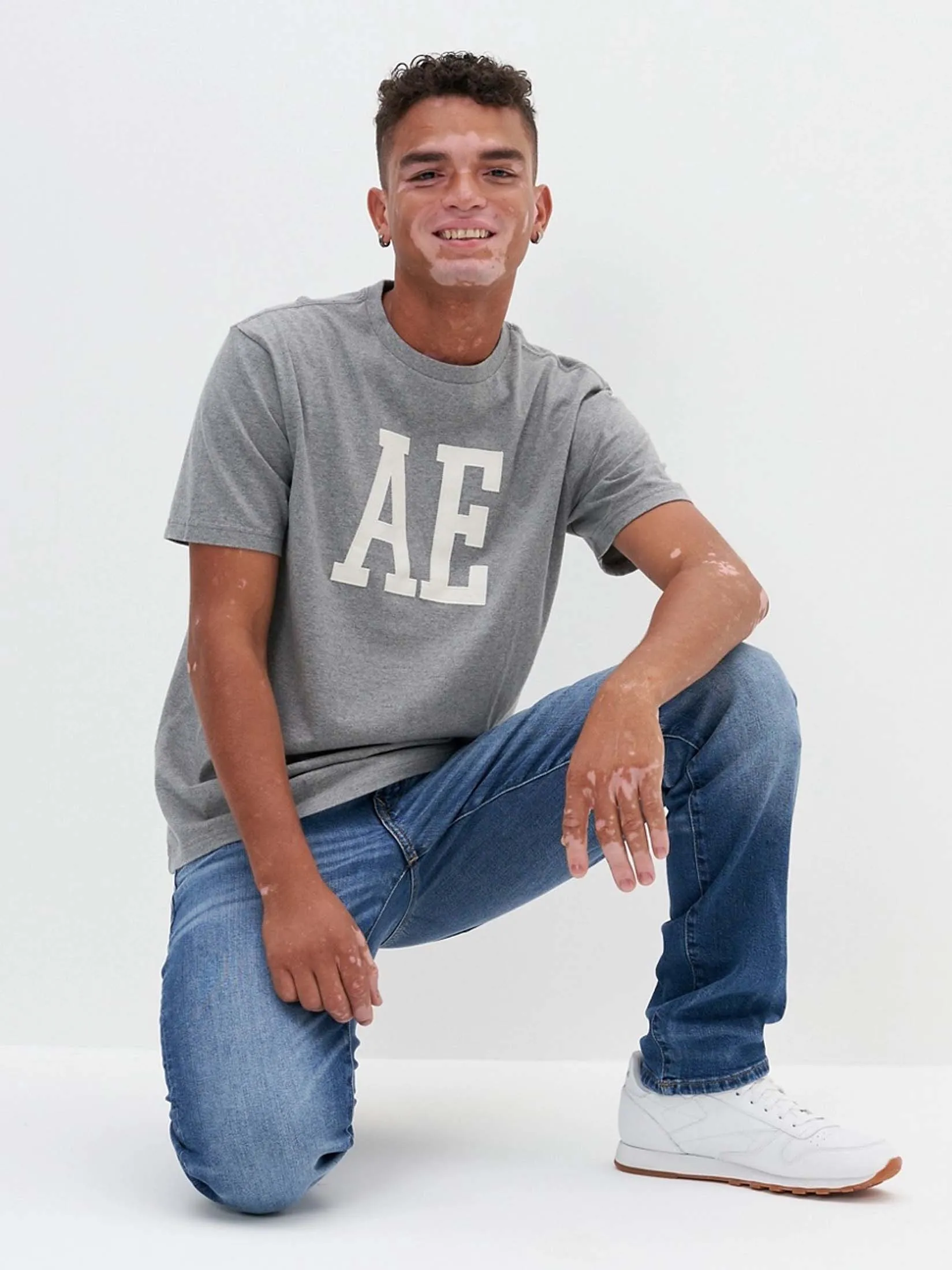 AMERICAN EAGLE MEN G ELEV INTL SS SET IN TEE- MEDIUM GREY HEATHER 012 MEDIUM HEATHER GRAY