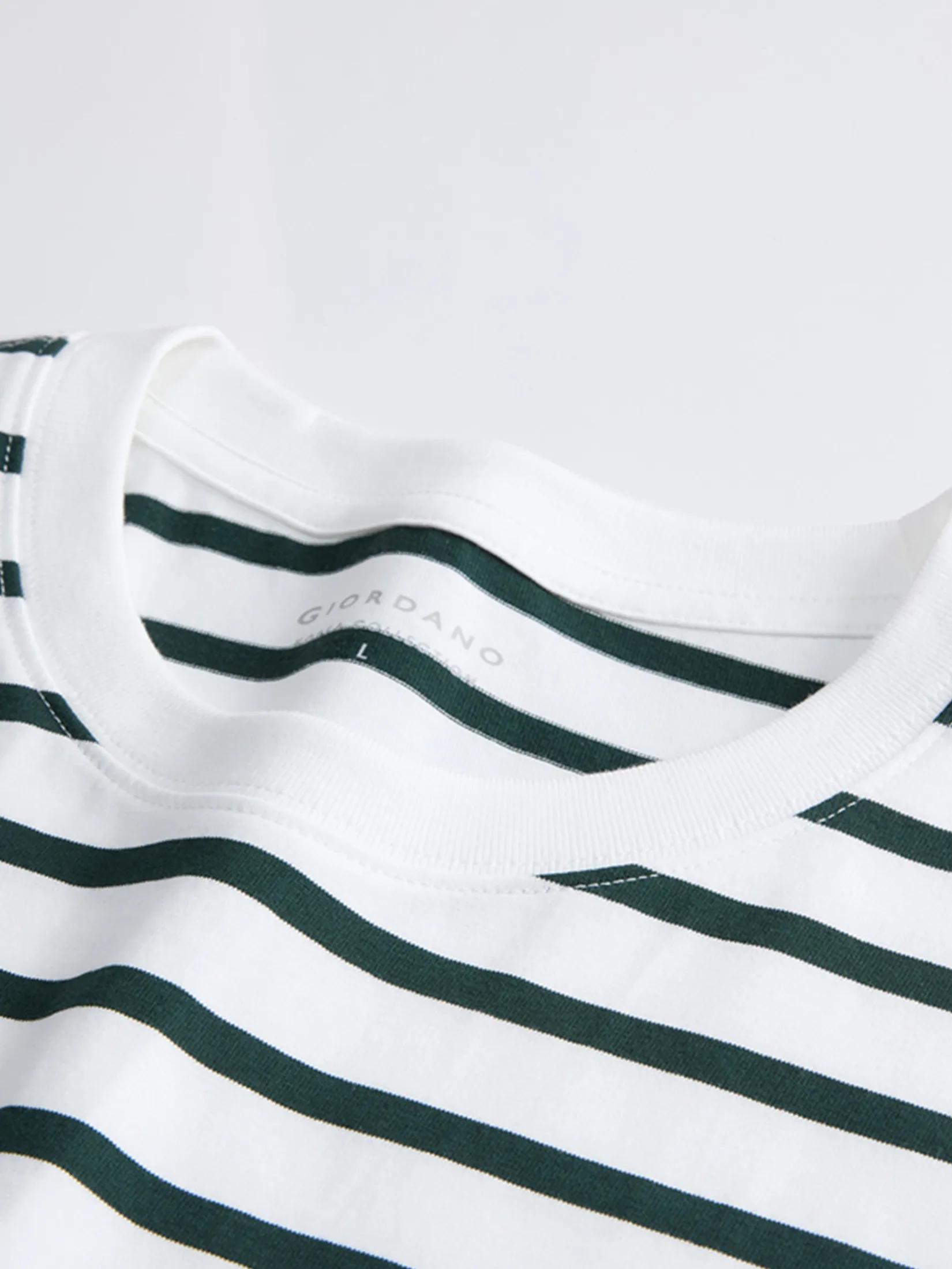 GIORDANO Men s Online Exclusive Timeless Comfort Striped T-shirt (Korea) White x Green