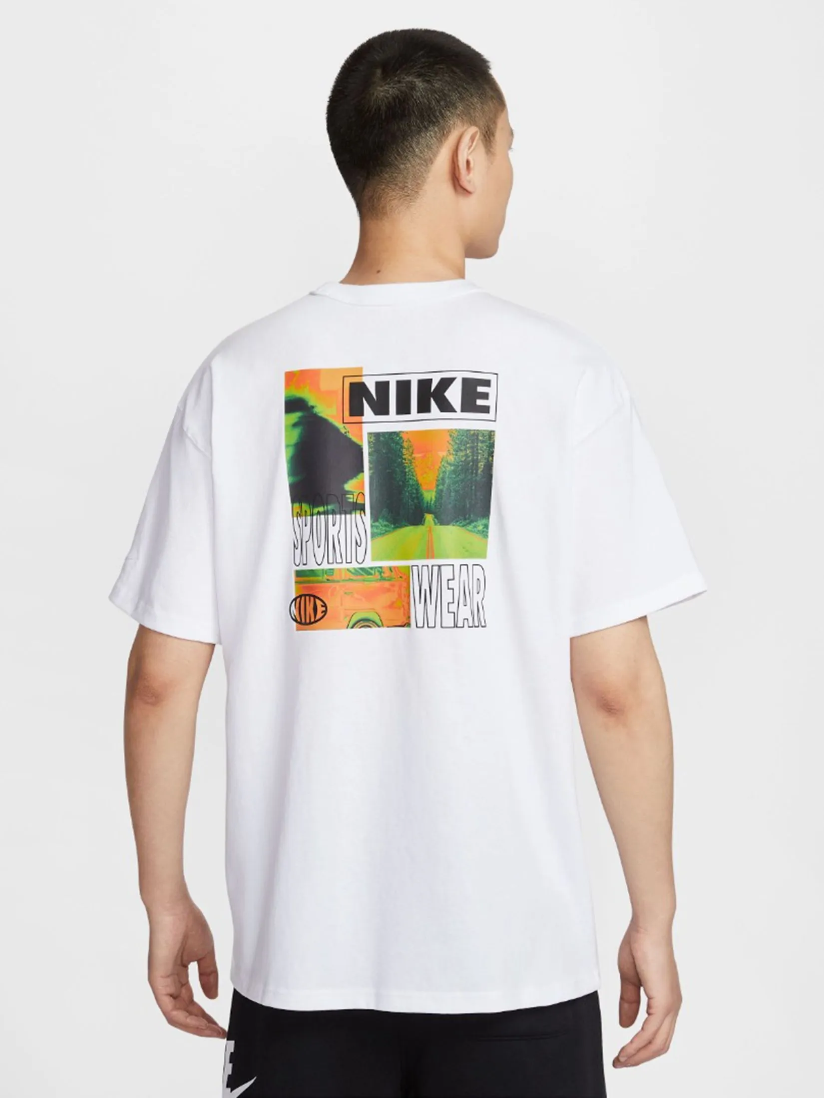 NIKE Men T-Shirt Sportswear Premium Essentials