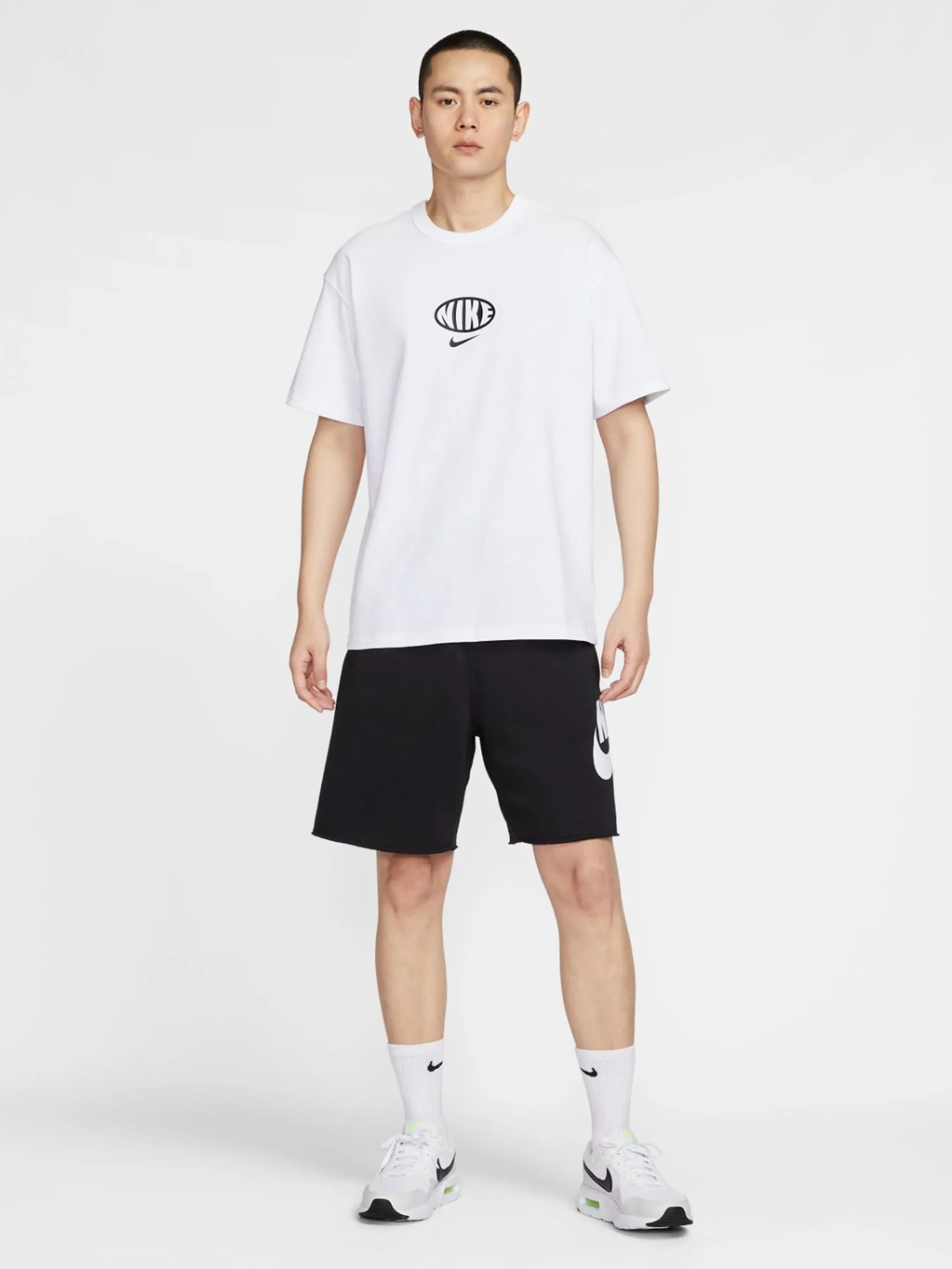 NIKE Men T-Shirt Sportswear Premium Essentials