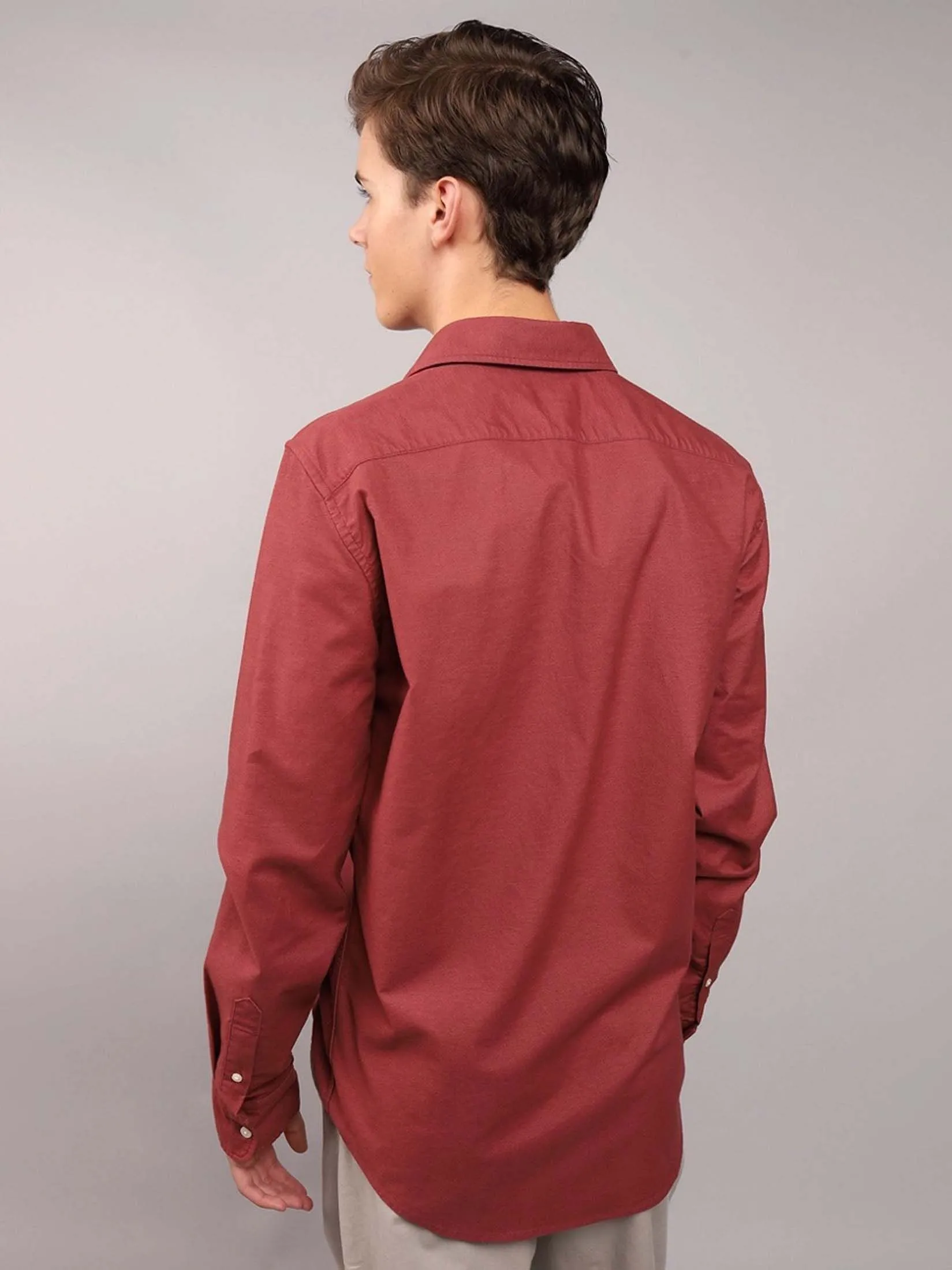 AMERICAN EAGLE MEN INT SF BTD STRETCH PIECE DYE OXFORD 608 WARM RED