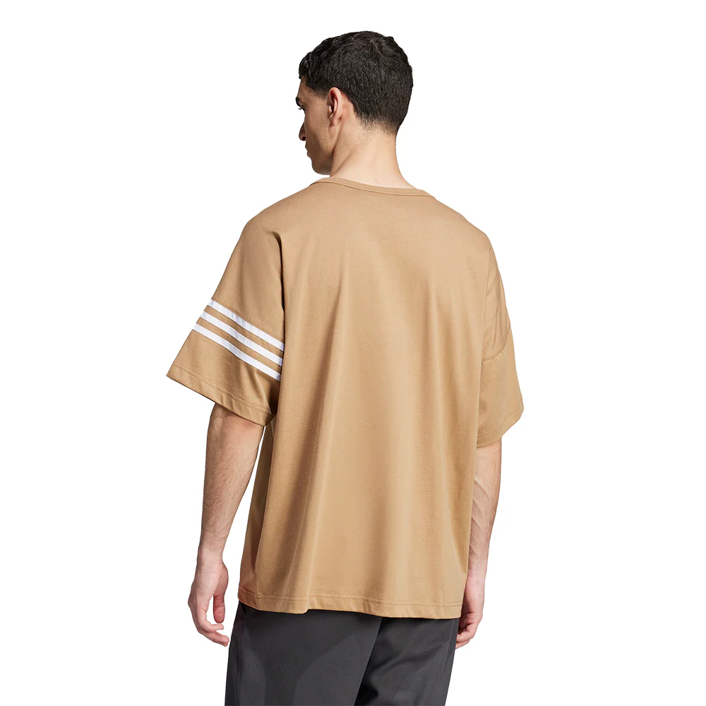 Мужская футболка Adidas Originals Neuclassics — цвет коричневый, размер 2XL (азиатский размер)