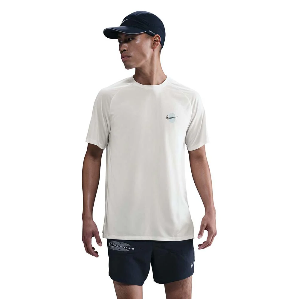 Мужская беговая футболка Nike Stride — цвет белый, размер L (американский размер)