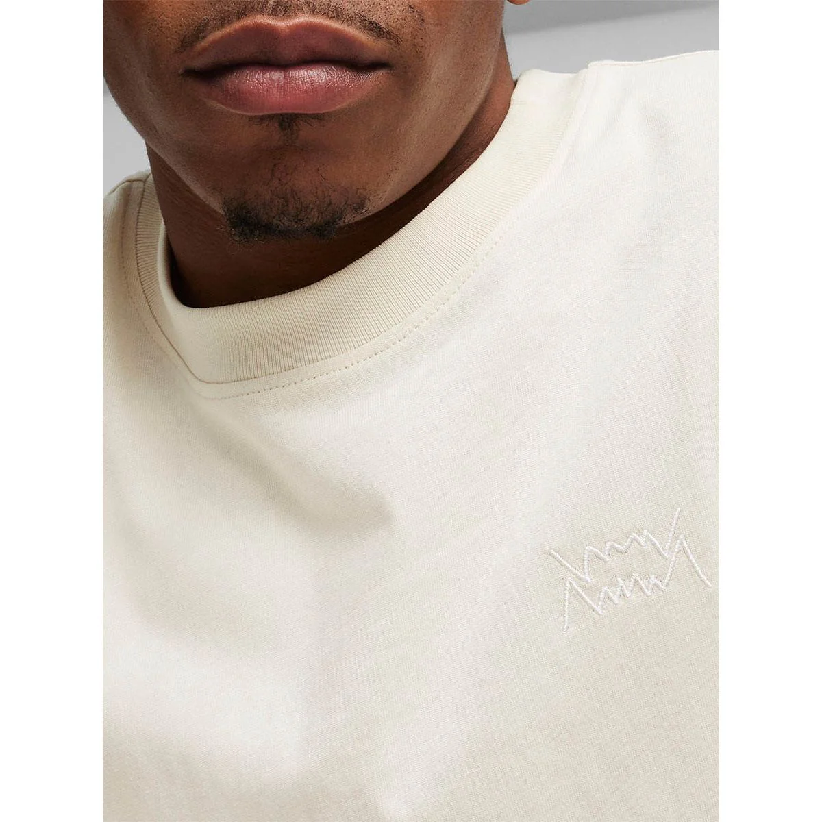 PUMA Jaws EMB Core Men's Basketball T-Shirt - Cream - L (UK SIZE)