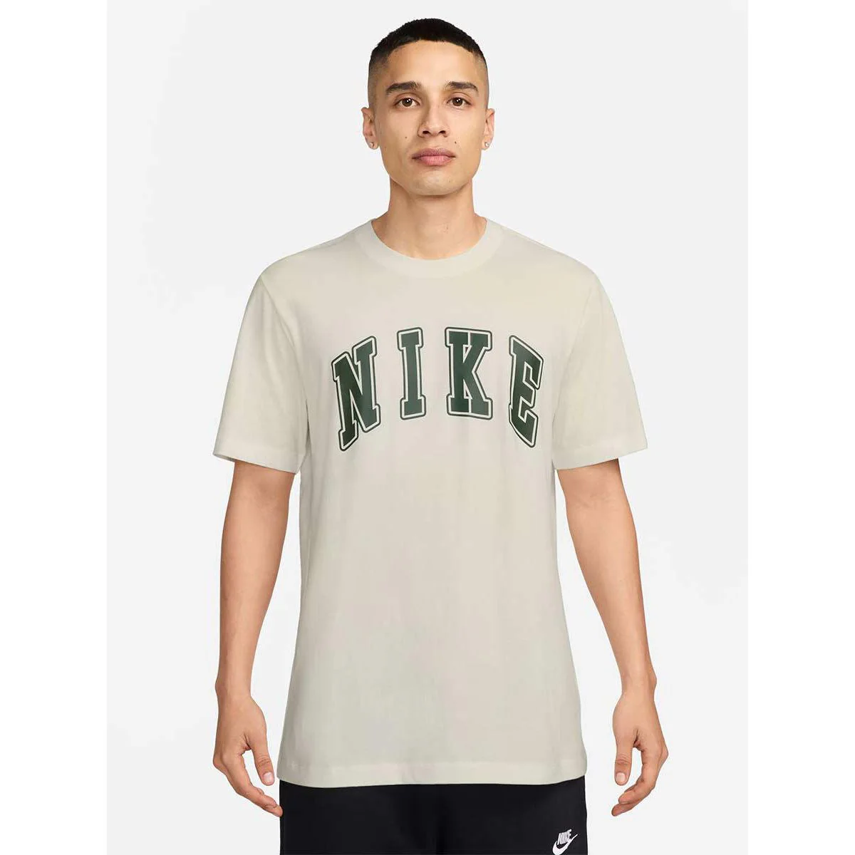 Мужская футболка Nike Sportswear Club — цвет белый, размер L (азиатский размер)