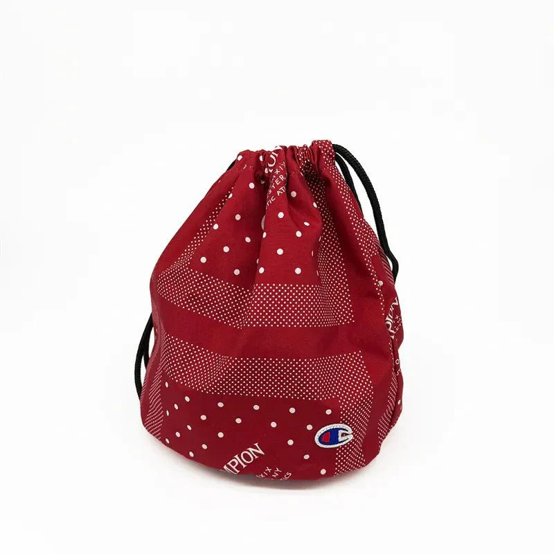 CHAMPION DRAWSTRING POCHETTE ถุงผ้าหูรูด C8-B705B-940 ผู้ชายและผู้หญิง RED - Red - F