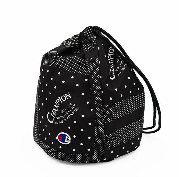 CHAMPION DRAWSTRING POCHETTE ถุงผ้าหูรูด C8-B705B-090 ผู้ชายและผู้หญิง BLACK - Black - F