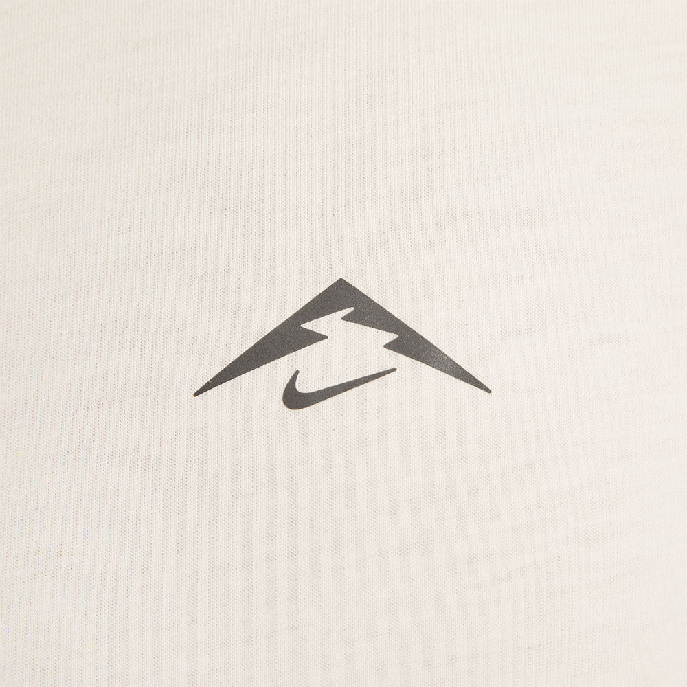 Мужская беговая футболка Nike Trail Solar Chase — цвет белый, размер L (американский размер)