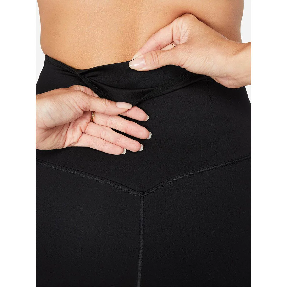 NIKE Go Firm-Support High-Waisted 8" Women's Biker Shorts - Black - L (US SIZE)