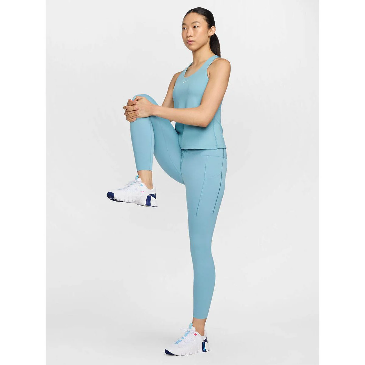 NIKE Swoosh Medium-Support Padded Women's Training Tank - Blue - L (US SIZE)