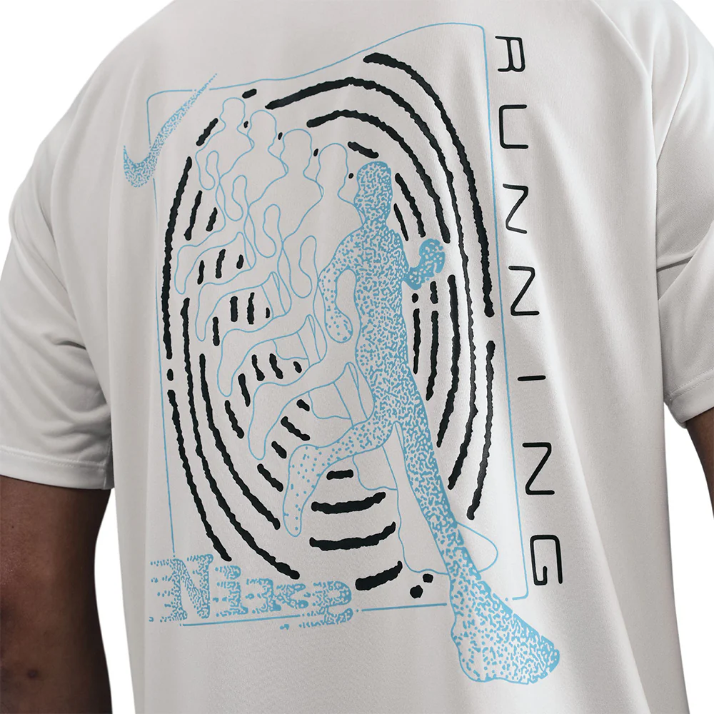 Мужская беговая футболка Nike Stride — цвет белый, размер L (американский размер)