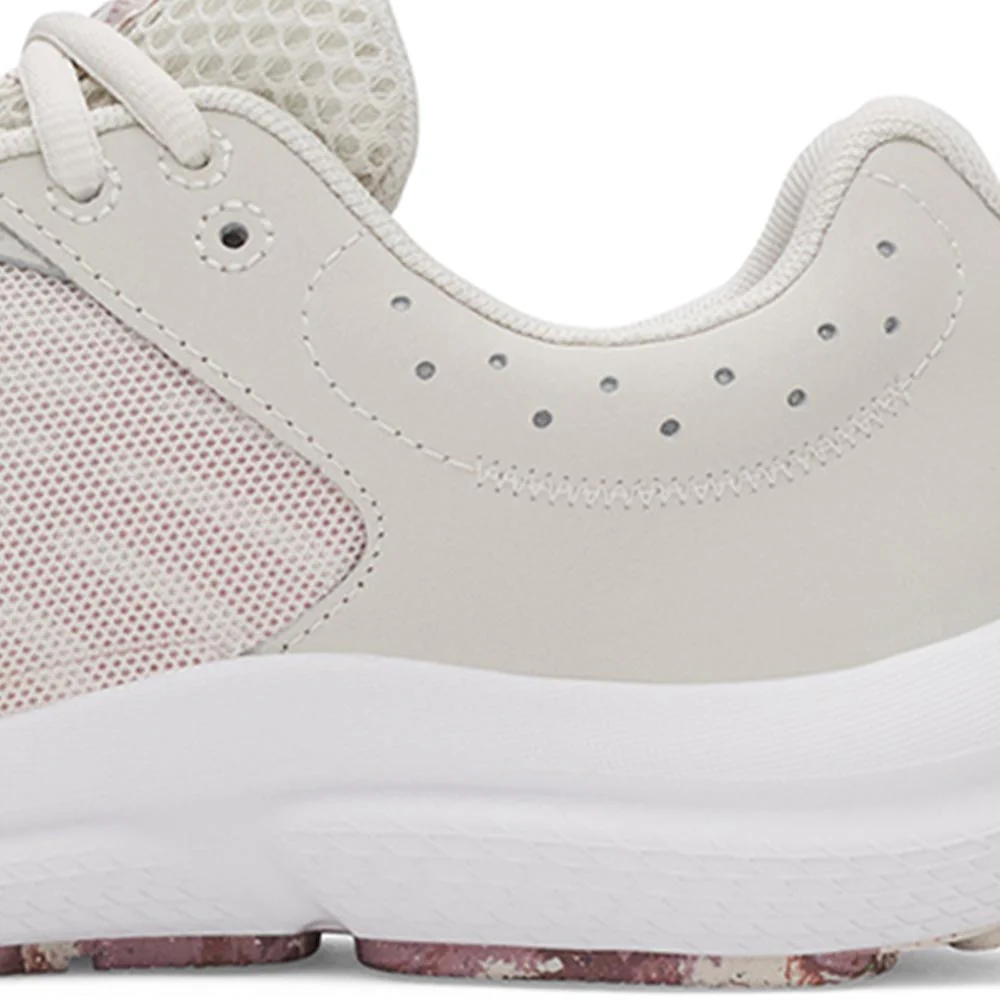 Женские беговые кроссовки Under Armour Charged Assert 10 — цвет белый, размер US 6