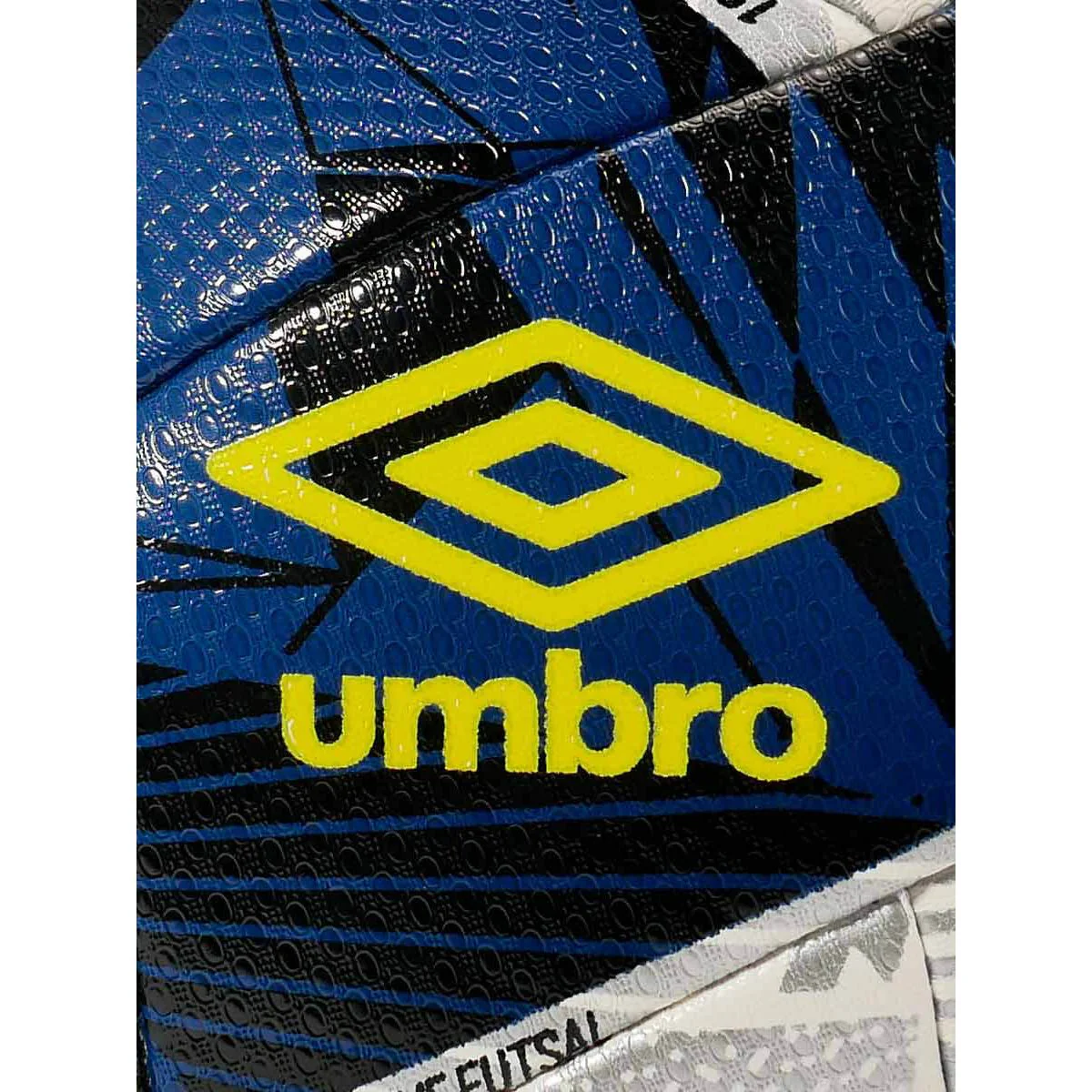 UMBRO Neo Swerve Futsal Ball - White - BALL 4