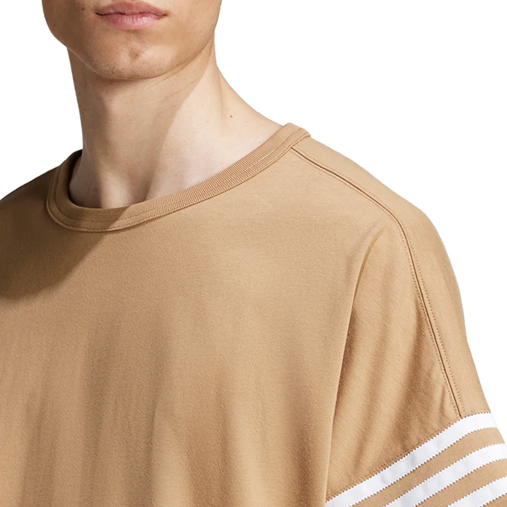 Мужская футболка Adidas Originals Neuclassics — цвет коричневый, размер 2XL (азиатский размер)