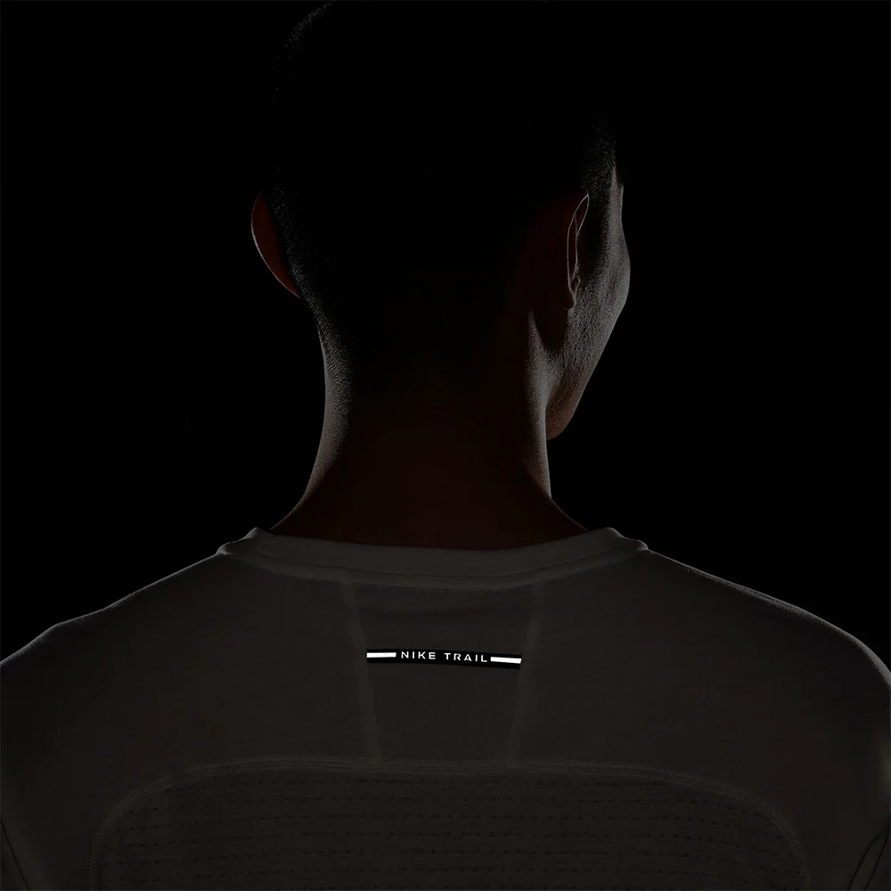 Мужская беговая футболка Nike Trail Solar Chase — цвет белый, размер L (американский размер)