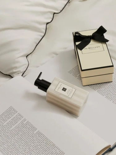 Peony & Blush Suede Body & Hand Lotion 250mL - 100% оригинал фото 2