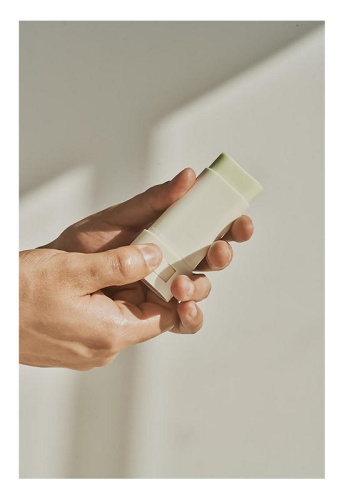 Matte Sun Stick Mug Camelia 18 g - 100% оригинал фото 6