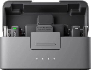 Микрофон DJI Mic Mini (2 TX + 1 RX + Charging Case) (Черный) Микрофон DJI Mic Mini (2 TX + 1 RX + Charging Case) (Черный)