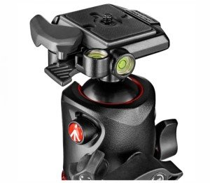 Штатив Manfrotto MK190XPRO3-BHQ2 штатив алюм. MT190XPRO3 + головка MHXPRO-BHQ2 DUAL 3/171,5/70,5/2,5/7 (сек/выс/слож/вес/нагр) черный