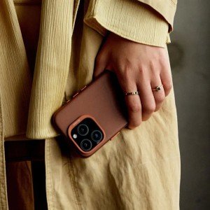 Чехол Decoded Leather Back Cover для iPhone 16 Pro  6.3" MagSafe Tan