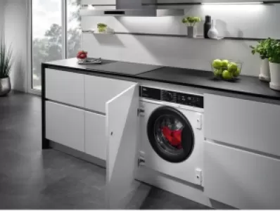 Встраиваемая стиральная машина AEG L8FBE48SCI