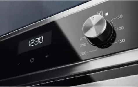 Электрический духовой шкаф Electrolux EOF5C70X