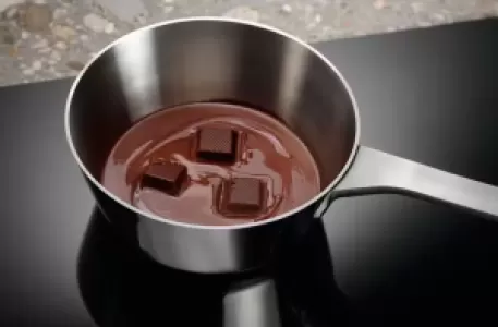 Индукционная варочная поверхность Electrolux с