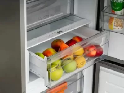 Холодильник Schaub Lorenz SLU S379Y4E черное стекло Холодильник Schaub Lorenz SLU S379Y4E черное стекло