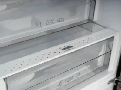 Холодильник Schaub Lorenz SLU S379Y4E черное стекло Холодильник Schaub Lorenz SLU S379Y4E черное стекло