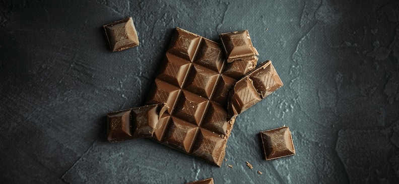 Тёмный шоколад: польза и вред, сколько можно съедать, применение и влияние на похудение