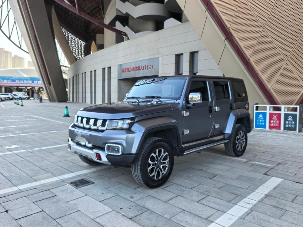 BAIC_Motor Beijing off-road BJ40 2020 2.0T automatic four-wheel drive city hunter version knight type