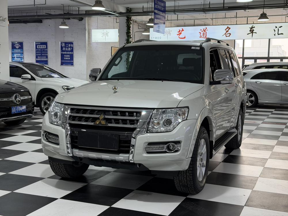 Mitsubishi Pajero (imported) 2022 3.0L automatic four-wheel drive 7 seats parallel import