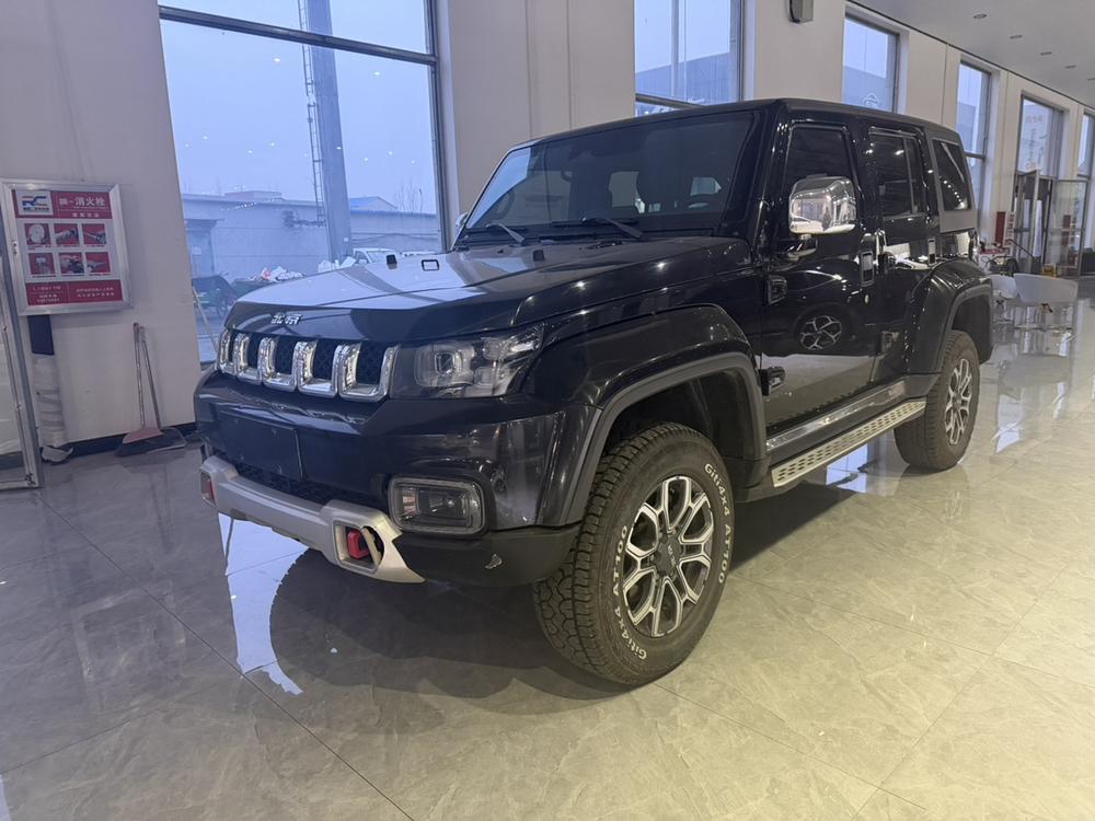 BAIC_Motor Beijing off-road BJ40 2020 2.0T automatic four-wheel drive city hunter version knight type