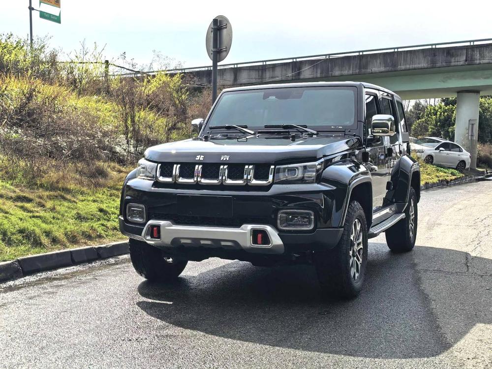 BAIC_Motor Beijing off-road BJ40 2023 2.0T automatic four-wheel drive city hunter version supreme type