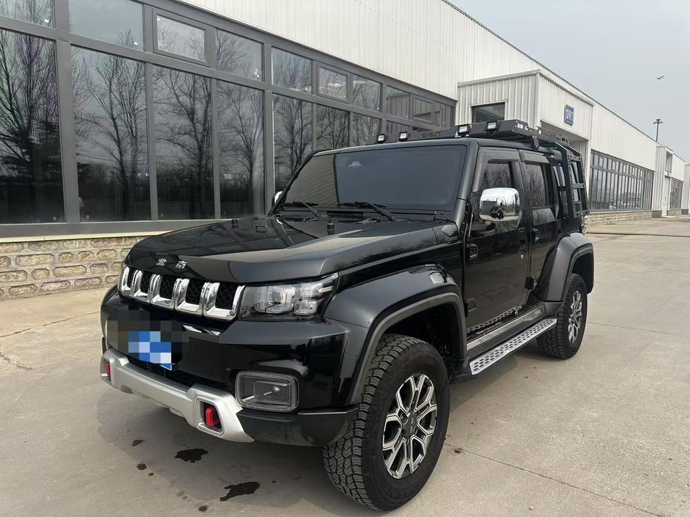 BAIC_Motor Beijing off-road BJ40 2023 2.0T automatic four-wheel drive city hunter version knight type