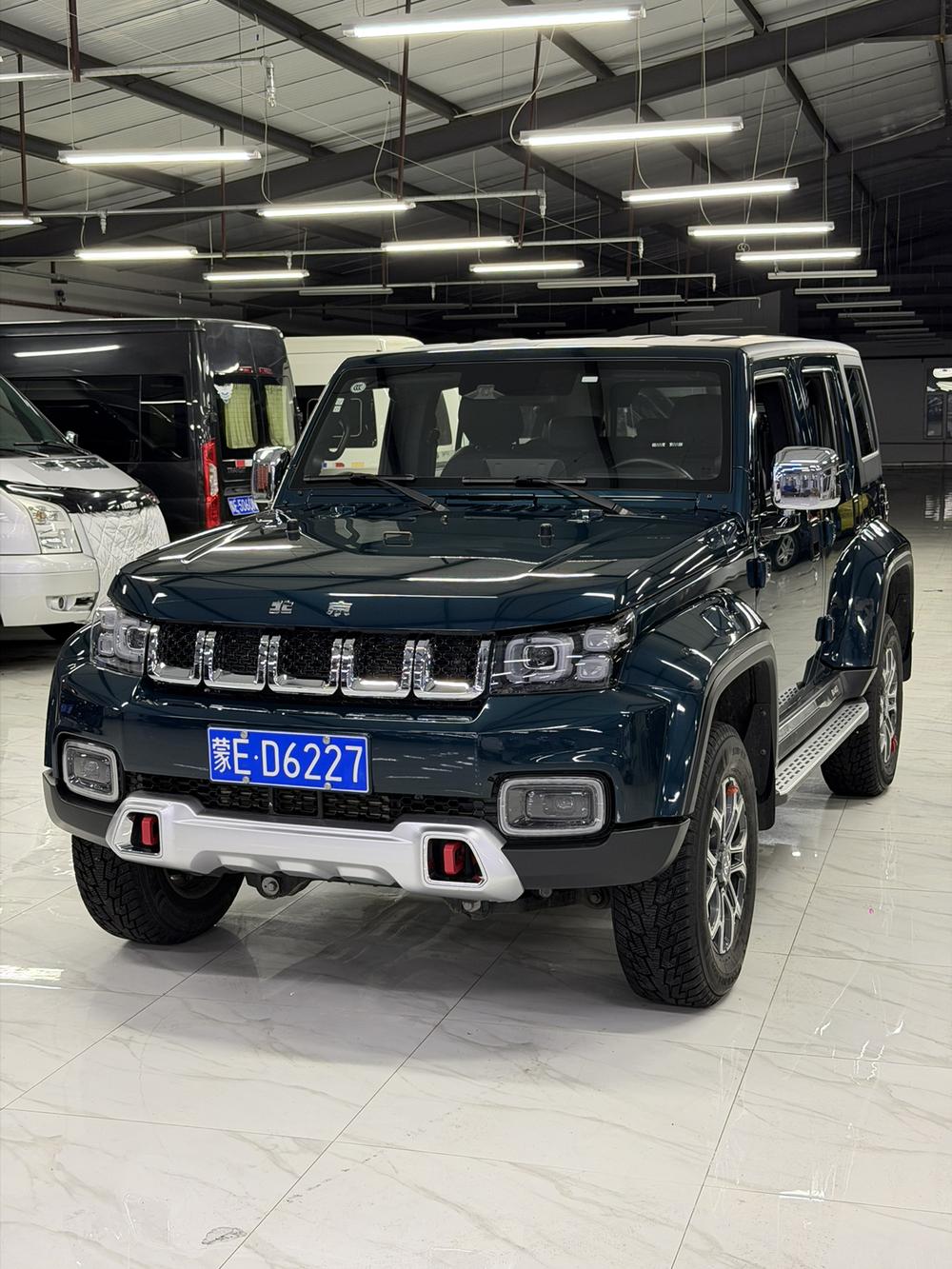 BAIC_Motor Beijing off-road BJ40 2020 2.0T automatic four-wheel drive city hunter version supreme type
