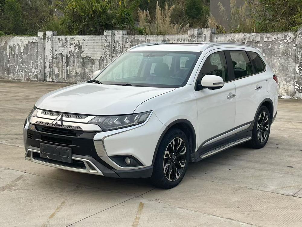 Mitsubishi Outlander 2019 2.4L four-wheel drive exclusive version, 7 seats, National VI