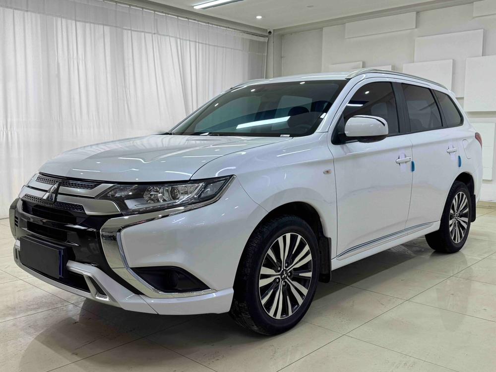 Mitsubishi Outlander 2021 facelift 2.0L 2WD smooth version 5 seats