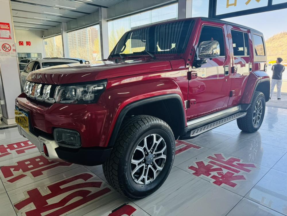 BAIC_Motor Beijing off-road BJ40 2023 2.0T automatic four-wheel drive city hunter version knight type