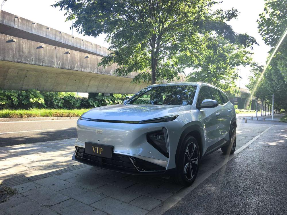 Geely Galaxy L7 2025 1.5L EM-i 115km Discovery+ Edition