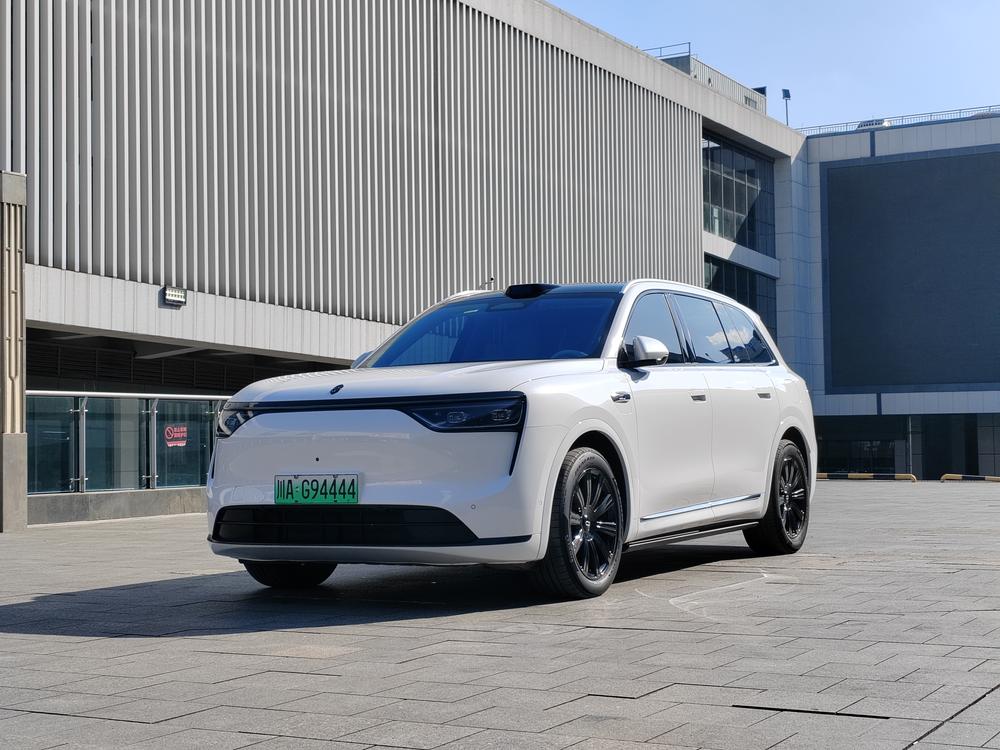 Cyrus_Automotive Wenjie M8 2025 extended range Max+ six-seat four-wheel drive version (192-line lidar)