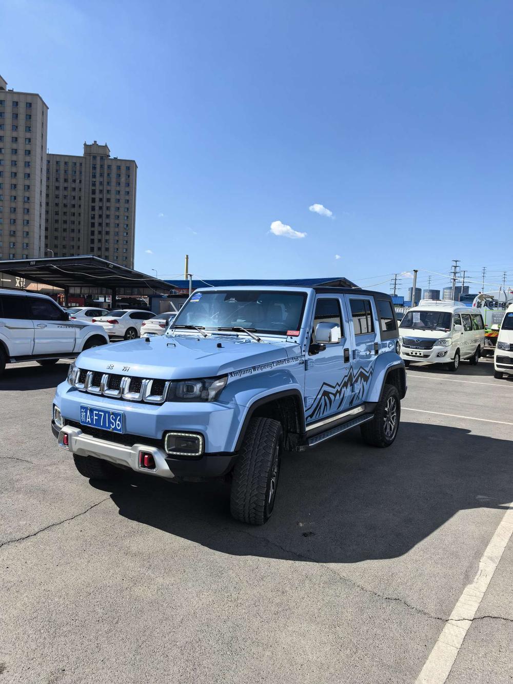BAIC_Motor Beijing off-road BJ40 2023 2.0T automatic four-wheel drive city hunter version knight type