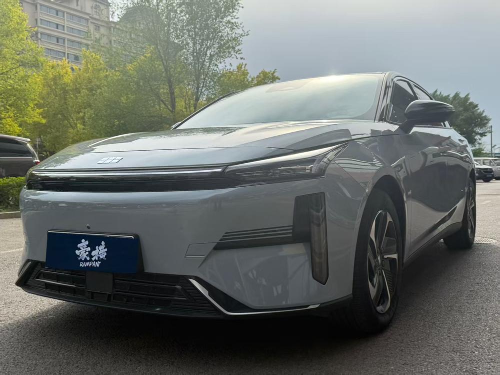 Geely Galaxy L6 2023 1.5T DHT 125km Starship
