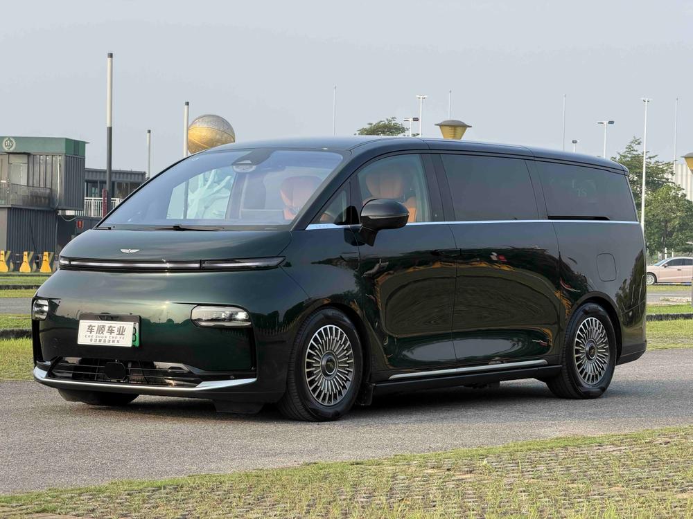 LEVC Yizhen L380 2025 805km four-wheel drive flagship version